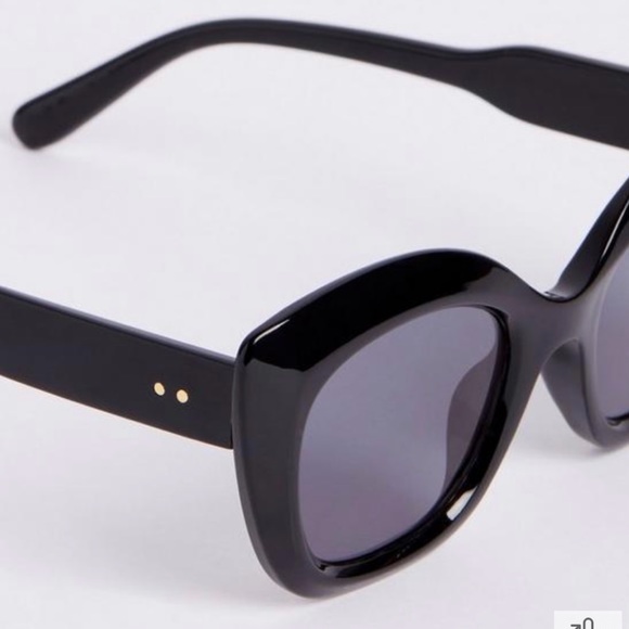 BLACK CAT-EYE SUNGLASSES - Picture 2 of 3